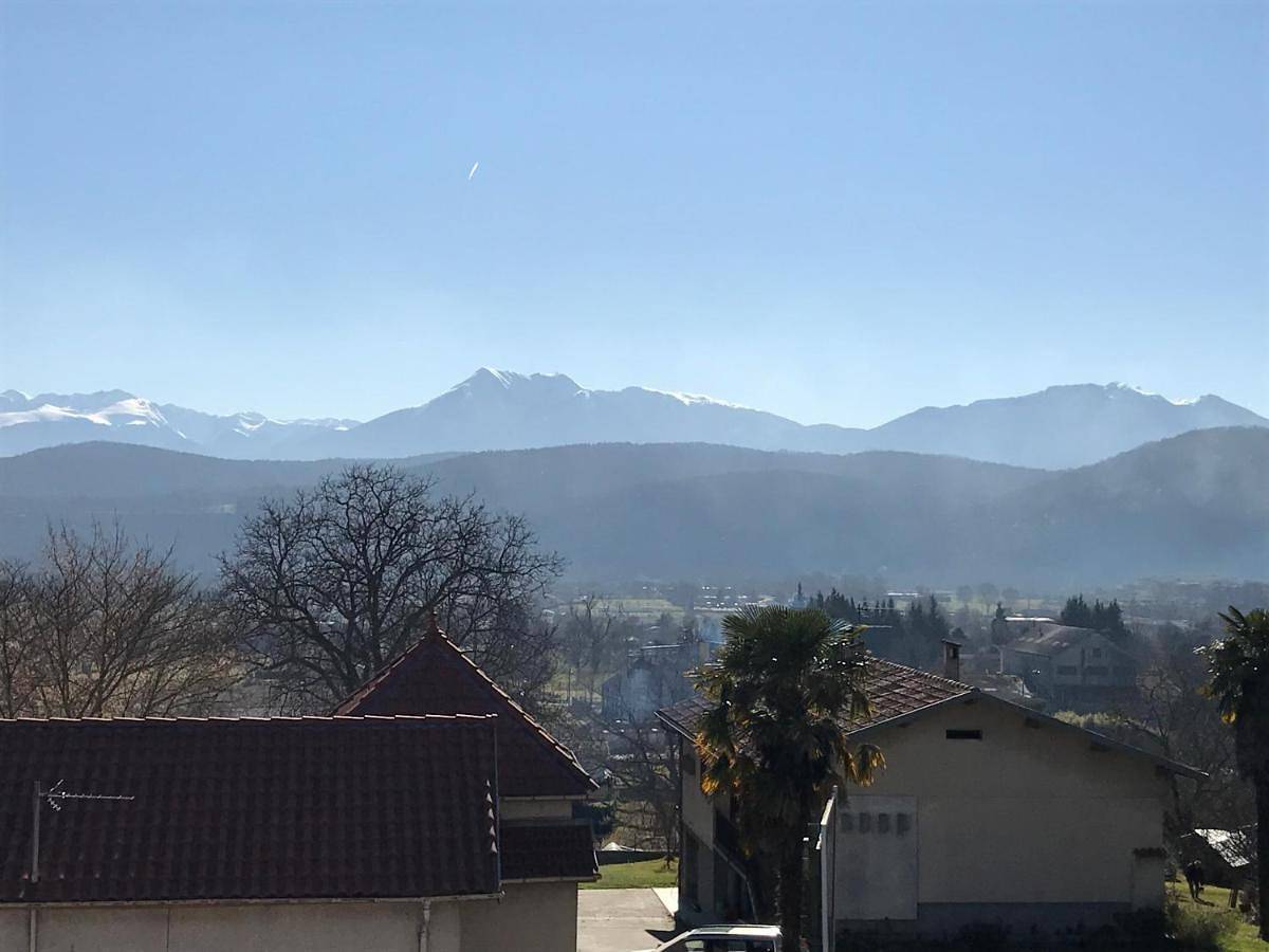 Appartement entier, Three-Bedroom Apartment in Saint-Gaudens, Haute-Garonne