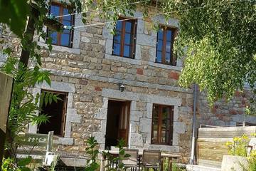 Gîte pour 8 personnes, avec balcon, animaux acceptés à Saint-Alban-sur-Limagnole