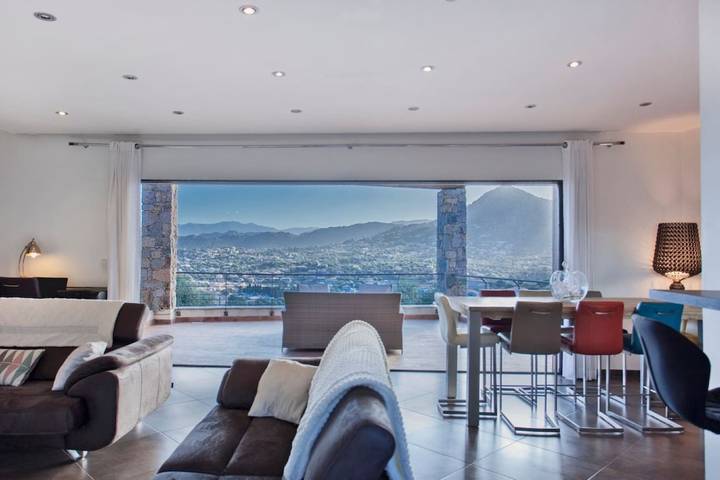 Location de vacances pour 6 personnes, avec jacuzzi ainsi que piscine et jardin à L'Île-Rousse - 3