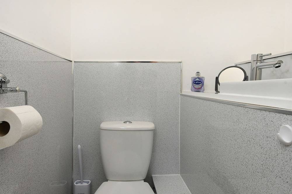 Uber modern 3 bed house close to City centre in Chesterfield, Derbyshire