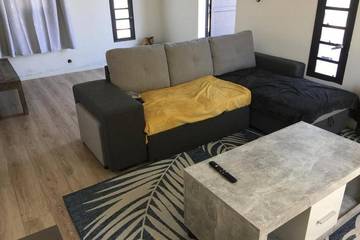 Gîte pour 9 personnes, avec piscine ainsi que jacuzzi et jardin dans Cambuston