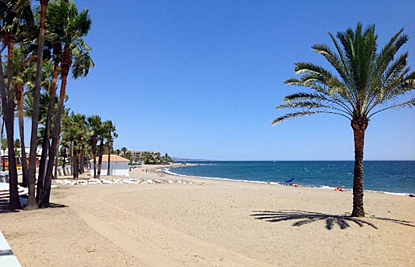Belle villa familiale à quelques pas de la plage in Playa de Cortijo Blanco, Marbella
