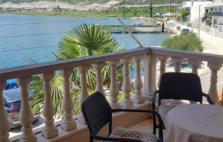 Ganze Ferienwohnung, Apartment mit Meerblick, Terrasse und Parkplatz in der Nähe der Neretva in Rogotin, Dubrovnik-Neretva