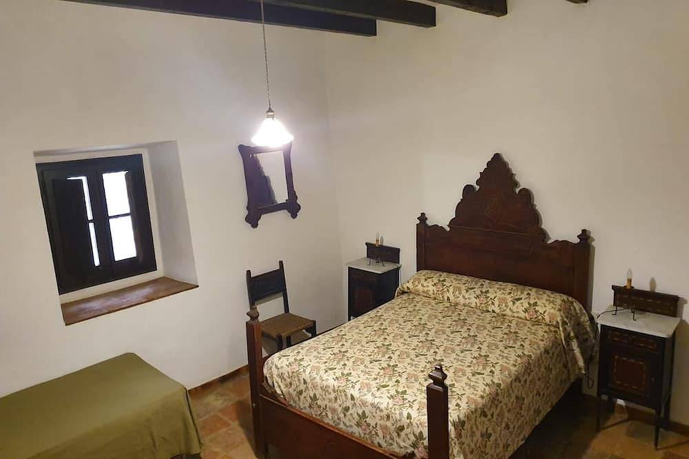 Can Mas Pere - Authentic village apartment in Forallac, Costa Brava