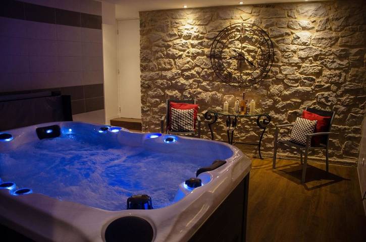 Hôtel pour 4 personnes, avec Terrasse ainsi que Jacuzzi et Jardin