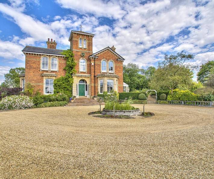 Holiday rental for 30 people, with Hot tub and Garden in Bedford