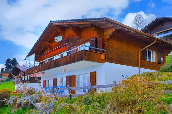 Chalet für 8 Personen, mit Balkon und Garten in Sigriswil