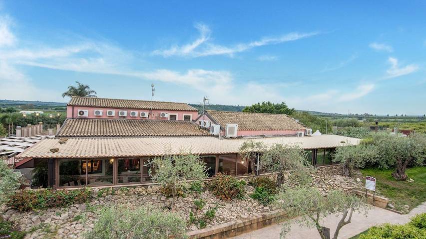 Agriturismo voor 2 personen, with zwembad and terras as well as tuin in Val di Noto