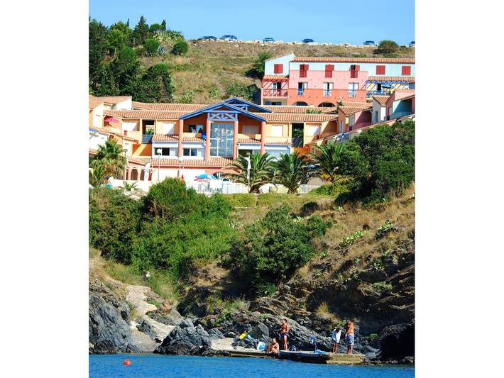 Gîte pour 4 personnes, avec terrasse et piscine, adapté aux familles à Cerbère
