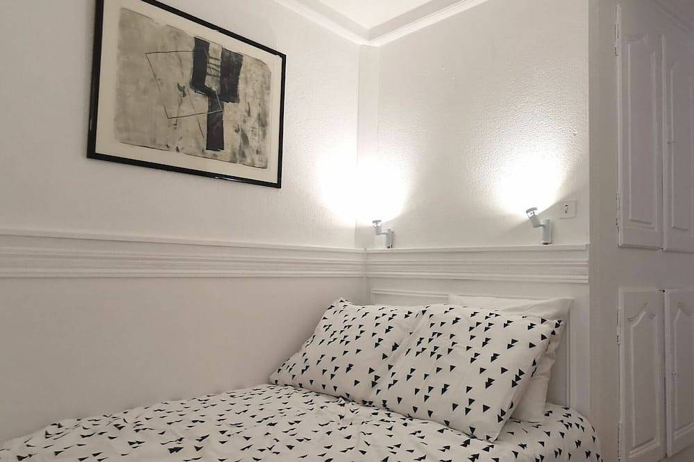 Entire apartment, Cozy Retreat in Puy-en-Velay with Private Courtyard and Wifi in Le Puy-en-Velay, Haute-Loire