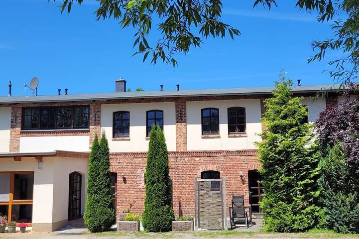 Ferienhaus für 30 Personen, mit Terrasse und Garten in Steffenshagen