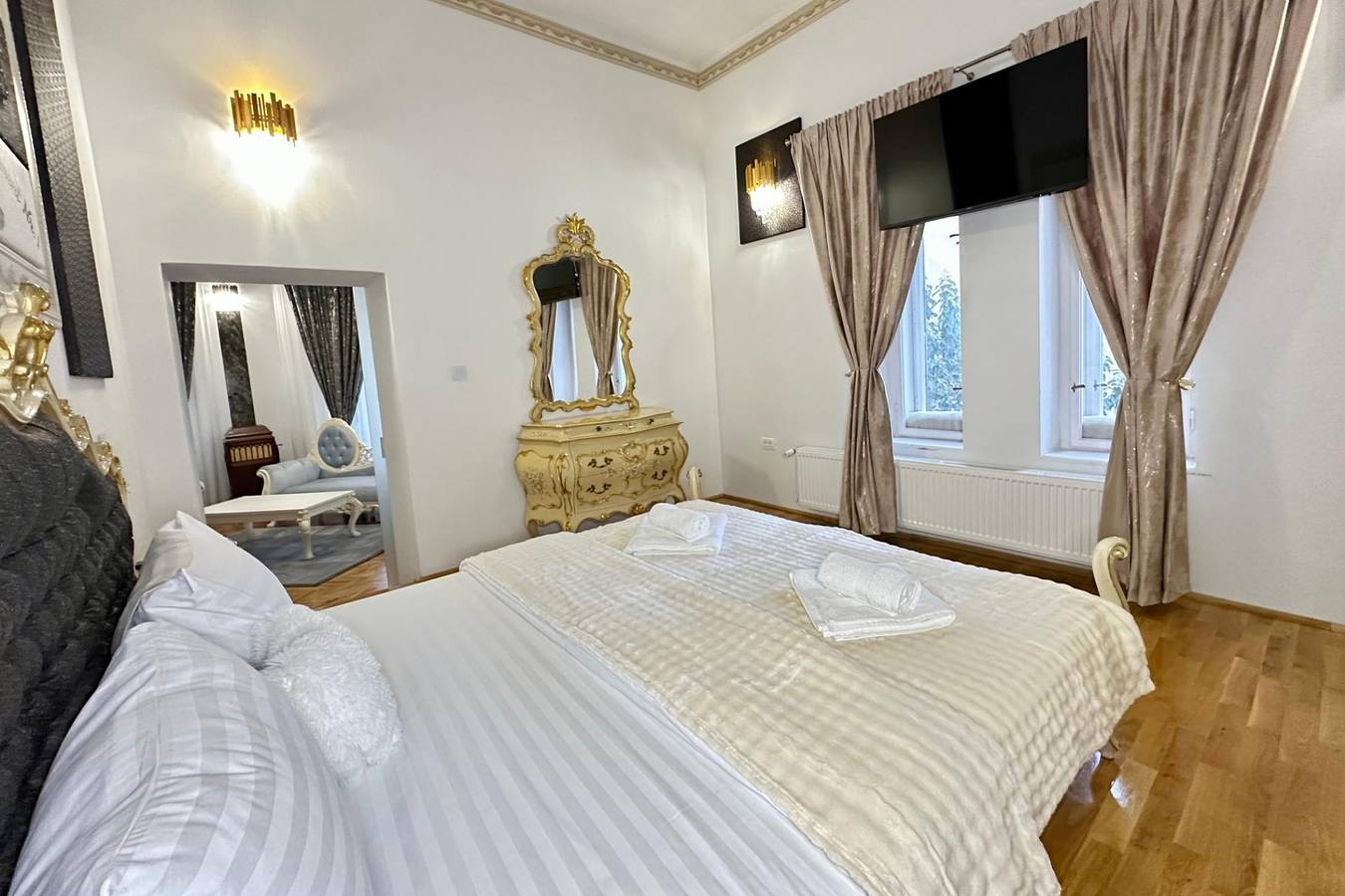 Ganze Ferienwohnung, 1 Bed Royal Escape - City Central, Wifi in Arad