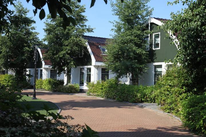 Ferienhaus für 4 Personen, mit Balkon/Terrasse und Whirlpool sowie Terrasse und Garten in Schoorl