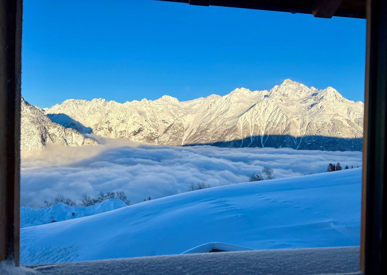 Apartamento entero, Apartamento 'Appartement Luxe 5 Étoiles Parnasse' con vistas a la montaña, terraza privada y Wi-Fi in Villard-Reculas, Parque Nacional de los Ecrins
