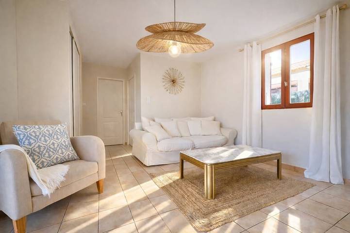 Location de vacances pour 4 personnes, avec terrasse et jardin à Aléria