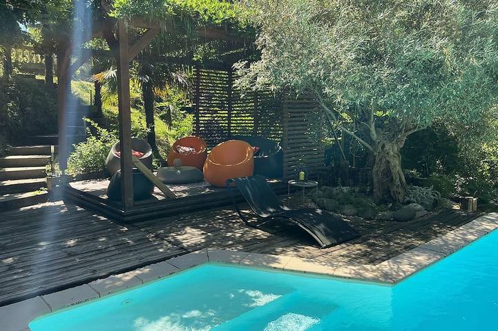 Gite du grand charme noyé au milieu d'un cocon de verdure 🌺  Animaux acceptés🐶 in Eauze, Gers