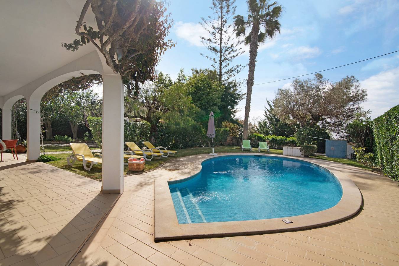 Villa 'Casa Da Oliveira' with Private Pool, Wi-Fi and Air Conditioning in Loulé (São Clemente), Faro District