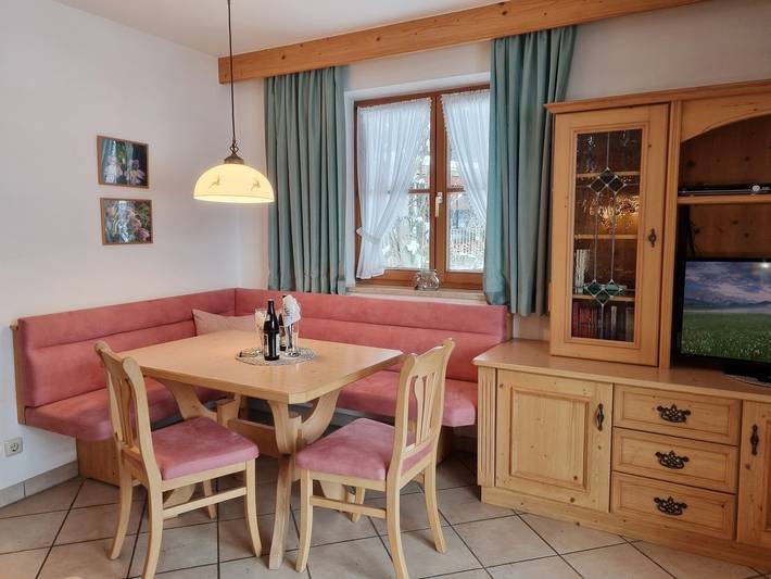 Ferienwohnung für 2 Personen, mit Balkon und Ausblick im Mittenwald