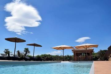 Ferienhaus für 3 Personen, mit Whirlpool und Pool sowie Garten und Terrasse in Palau-saverdera