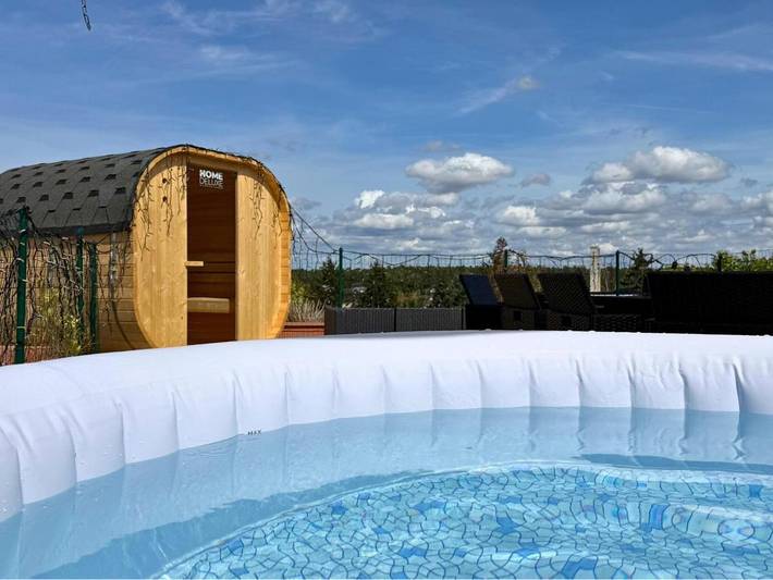 Ferienwohnung für 14 Personen, mit Balkon und Whirlpool sowie Terrasse und Pool in Karlsruhe - 3