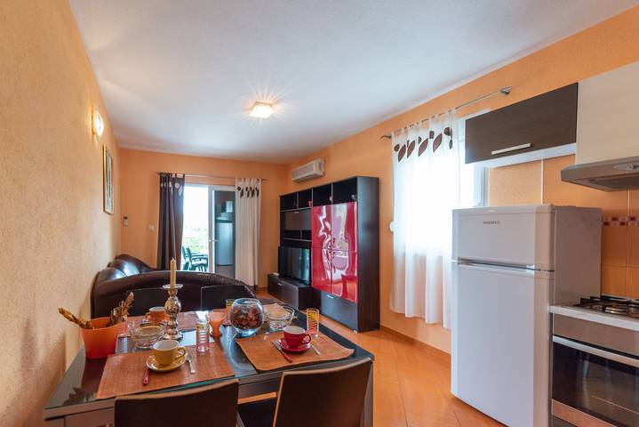 Ferienwohnung für 6 Personen, mit Terrasse und Pool in Kroatien