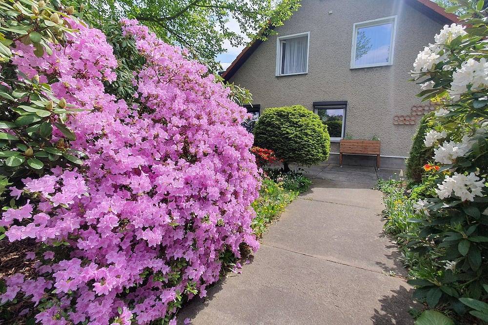 Ganze Wohnung, Ferienwohnung, 55 qm, 1 Schlafzimmer, Badewanne, Balkon und Garten, max. 4 Personen in Bernau bei Berlin, Barnimerland Region