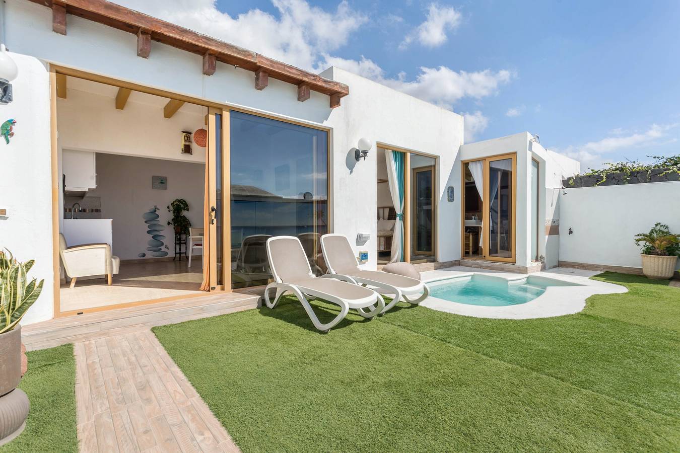 Bonita casa de vacaciones "Villa Bali" con piscina, Wi-Fi rápido, terraza y jardín in Playa Blanca, Yaiza