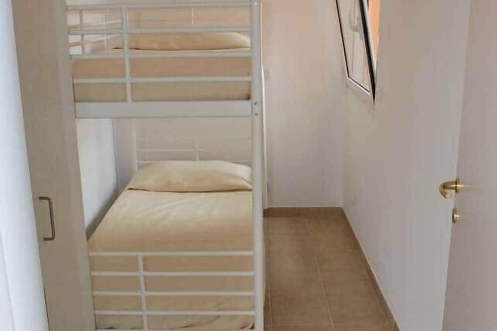 Appartement entier, Three-room apartment- Patio 8 in France