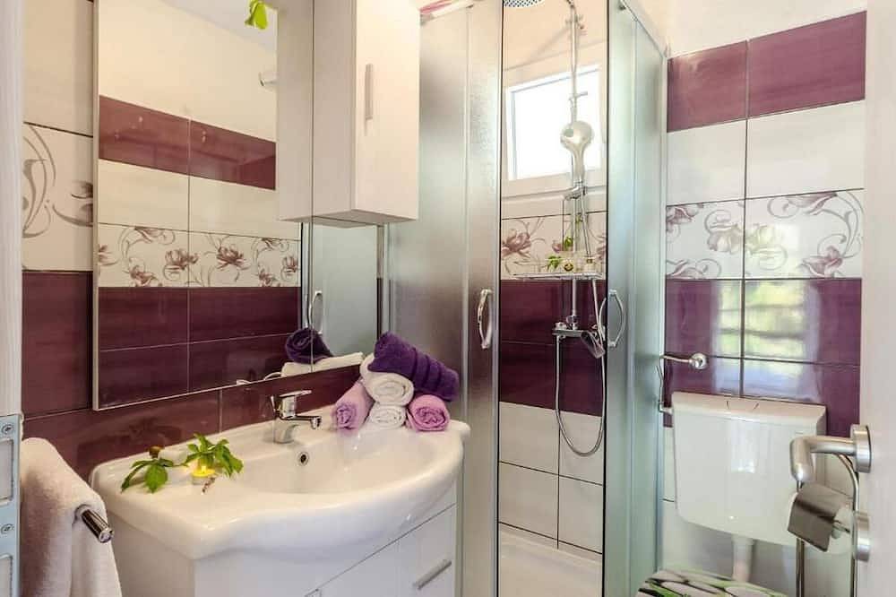 Charming 3-bedroom house in Croatian nature with a view and right by the sea in Blato, Korcula