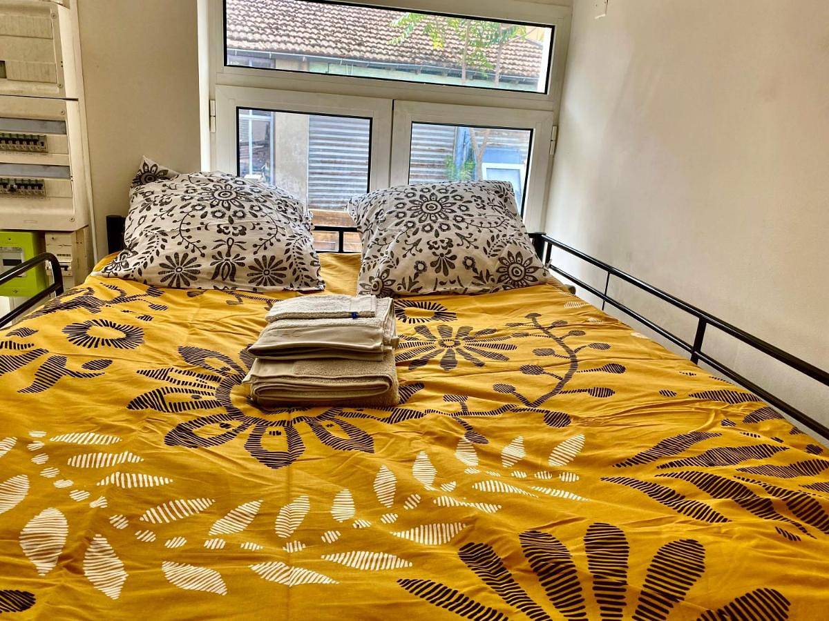 Appartement entier, One-Bedroom Apartment in Nanterre, Hauts-de-Seine
