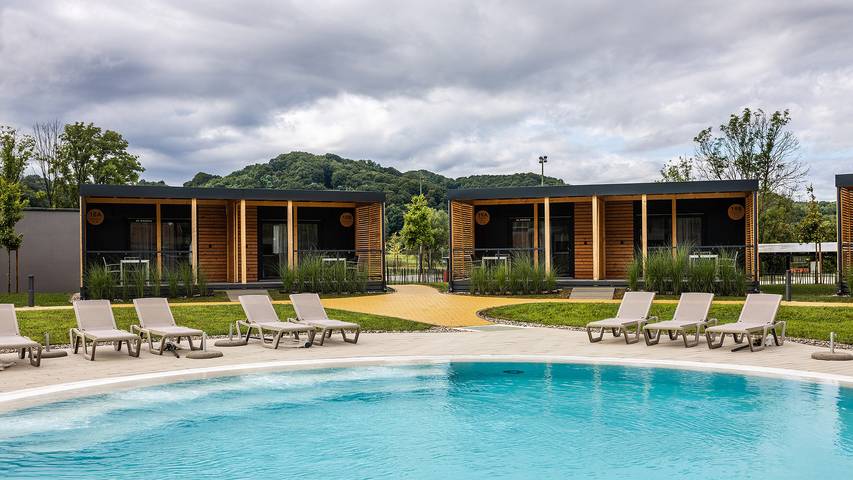 Ferienhaus für 2 Personen, mit Whirlpool und Kinderpool sowie Pool