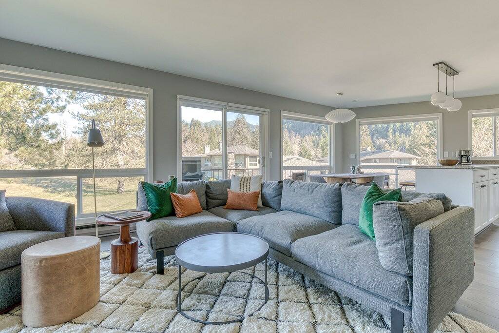 Ganze Wohnung, Mountain-view condo on the golf course with Wifi, private W/D & gas grill in Welches, Mount Hood