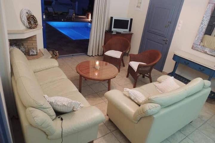 Location de vacances pour 4 personnes, avec piscine et jardin dans Panormos - 4