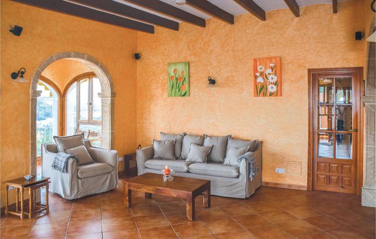Location de vacances pour 5 personnes, avec terrasse et jardin à Oliva - 2