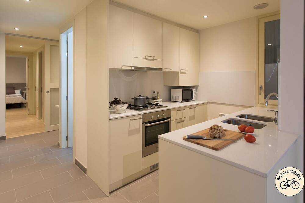 Entire apartment, Cort Reial 2B - Holiday Apartment Rental in Girona | Bravissimo in Girona, Gironès