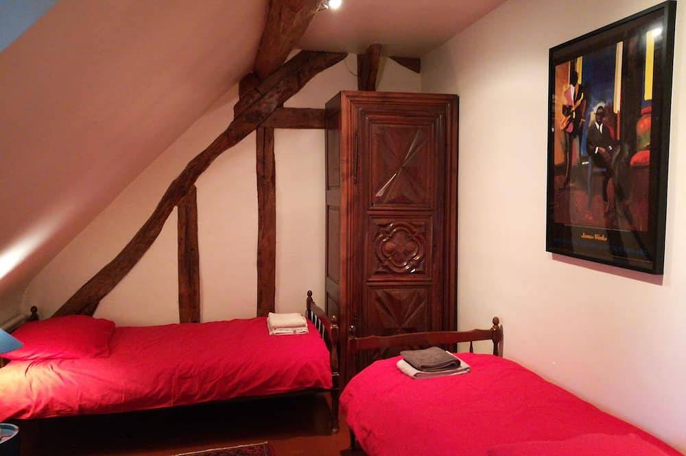 Maison de charme avec piscine,   parc 10.000 m²,  proche Paris, 3 sdb. in Orgerus, Yvelines