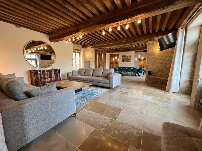 Location de vacances pour 15 personnes, avec Balcon et Jacuzzi ainsi que Terrasse et Piscine à Chassagne-Montrachet