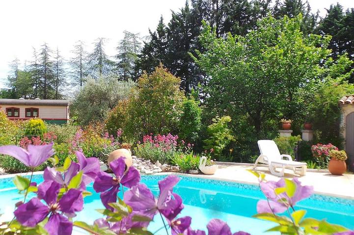 Location de vacances pour 4 personnes, avec jacuzzi ainsi que jardin et terrasse à Saint-Saturnin-lès-Apt - 3