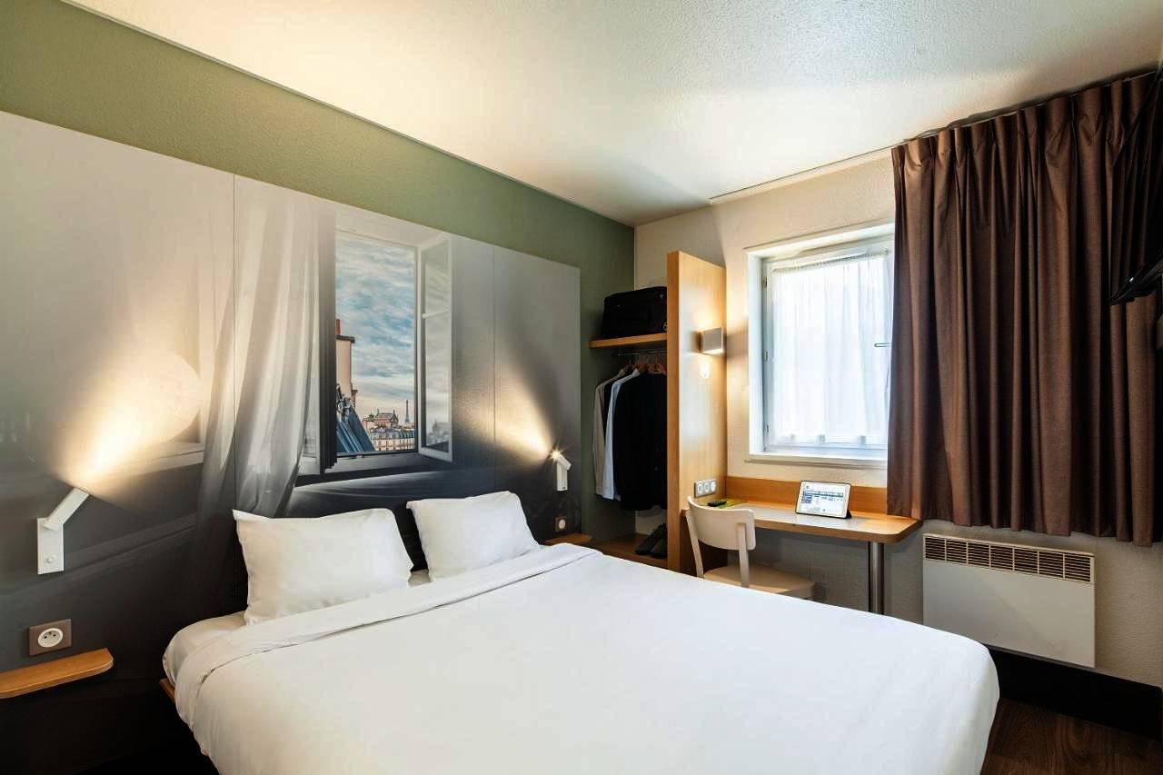 Twin Room in Lisses, Essonne