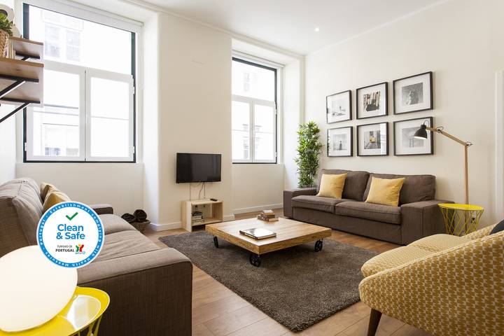 Apartment for 17 people in Lisbon