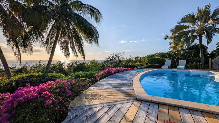 Location de vacances pour 8 personnes, avec vue ainsi que piscine et terrasse dans Plage de Malendure - 2