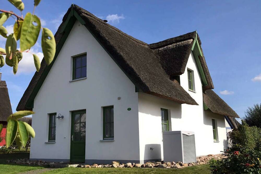 Ferienhaus Jolle, Hunde willkommen, Free W-Lan, 300m bis zum Strand by -Seaside- in Rosenhagen, Dassow