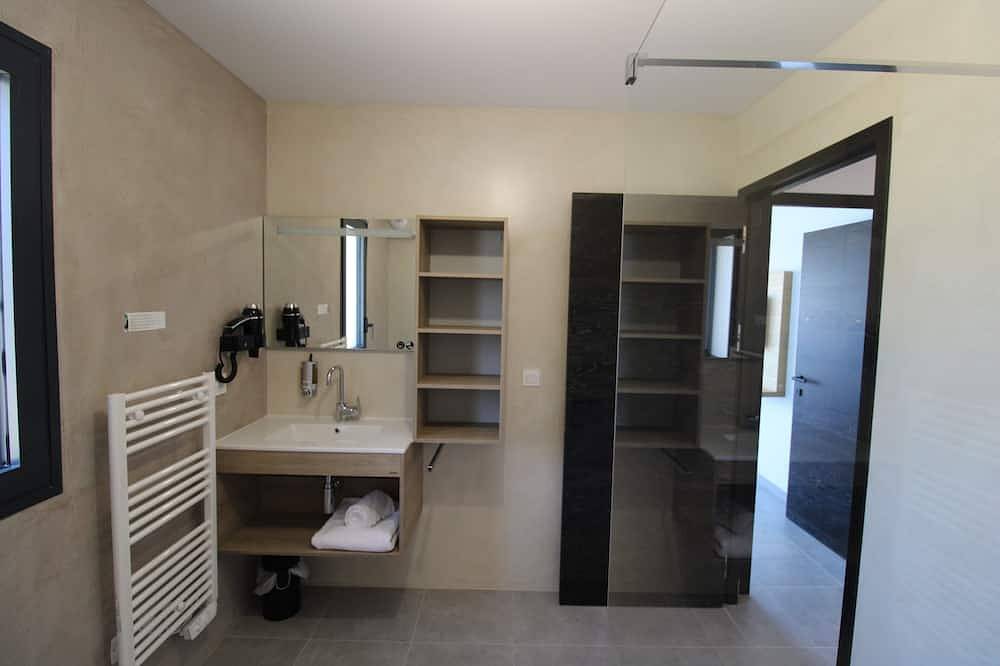 Appartement entier, Hotel residence between sea and mountains, ideal for families. in Vescovato, Arrondissement de Corte