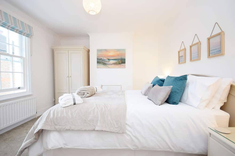Seashell Cottage - Worthing - sleeps 4 guests  in 2 bedrooms in Worthing, West Sussex