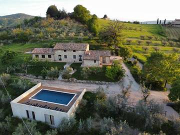Gîte pour 4 personnes, avec jardin ainsi que piscine et vue à Gualdo Cattaneo