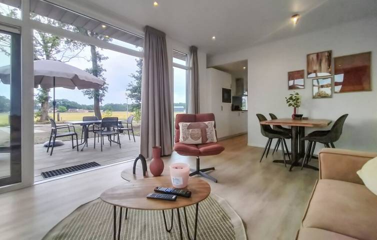 Modernes Chalet für 4 Personen mit privater Sauna und traumhaftem Grünblick in Salland in Sallandse Heuvelrug