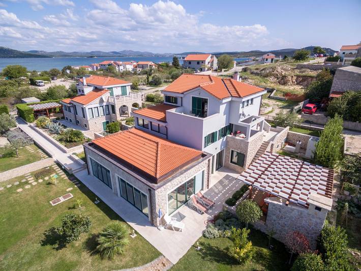 Villa for 10 people, with sauna and pool as well as garden in Tisno