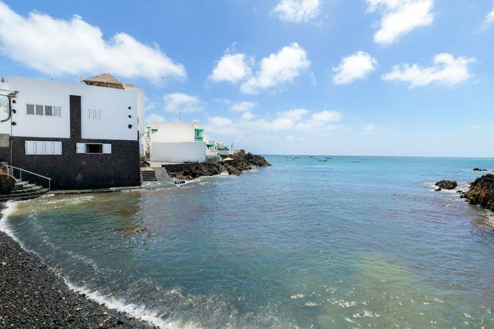 Appartement entier, Ocean Pebbles,  The Sound of the Sea in Punta de las Mujeres, Haría