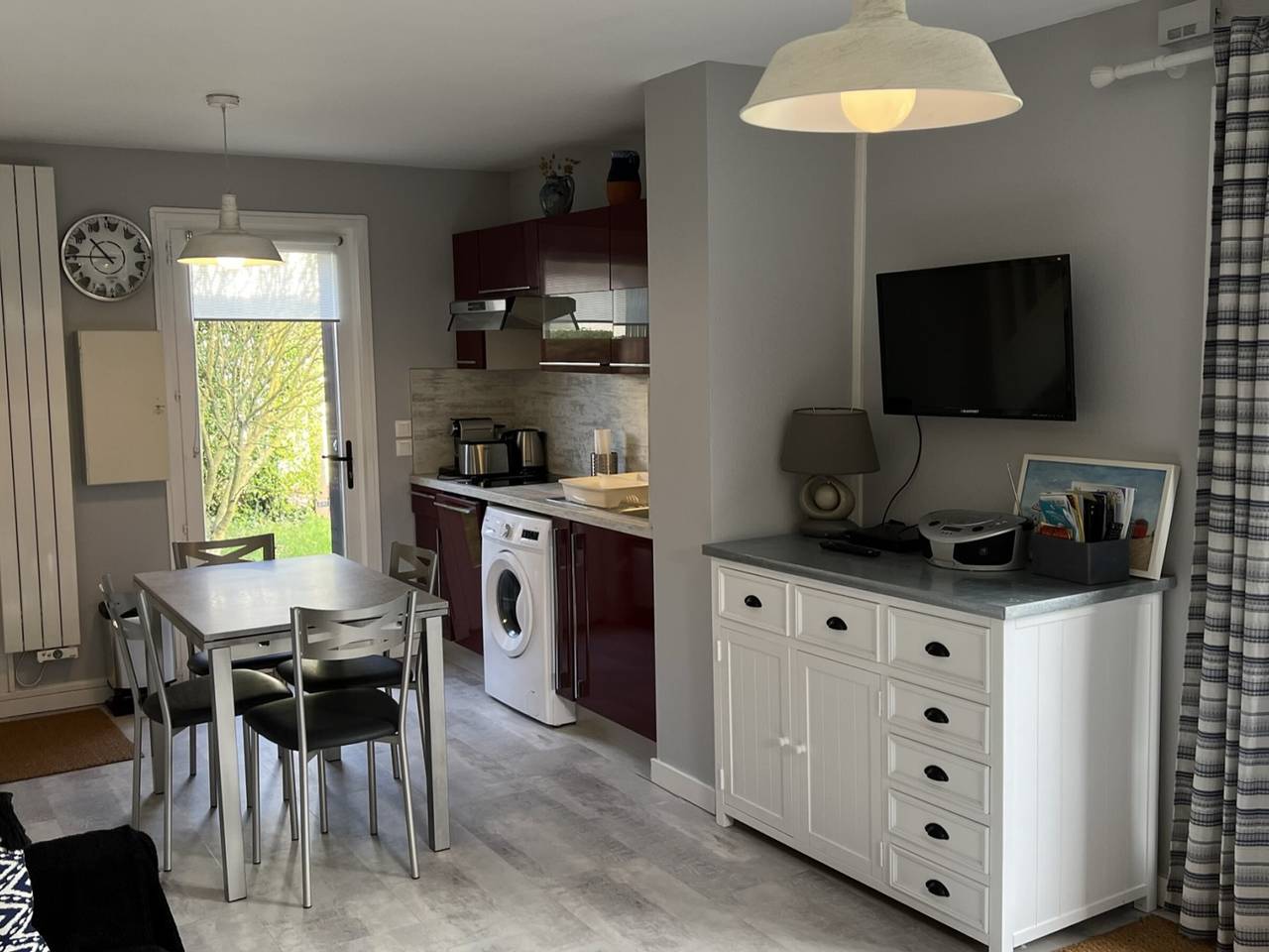 Appartement entier, Charmant cottage familial près de la thalasso, jardin privatif, parking, Wi-Fi, 6 pers. in Cabourg, Région de Caen
