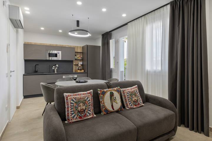 Ferienhaus für 6 Personen, mit Balkon und Whirlpool sowie Garten